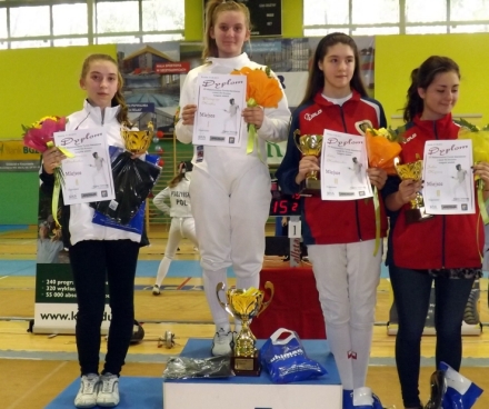 Ewa Kawencka - druga od prawej ostatnio regularnie staje na podium
